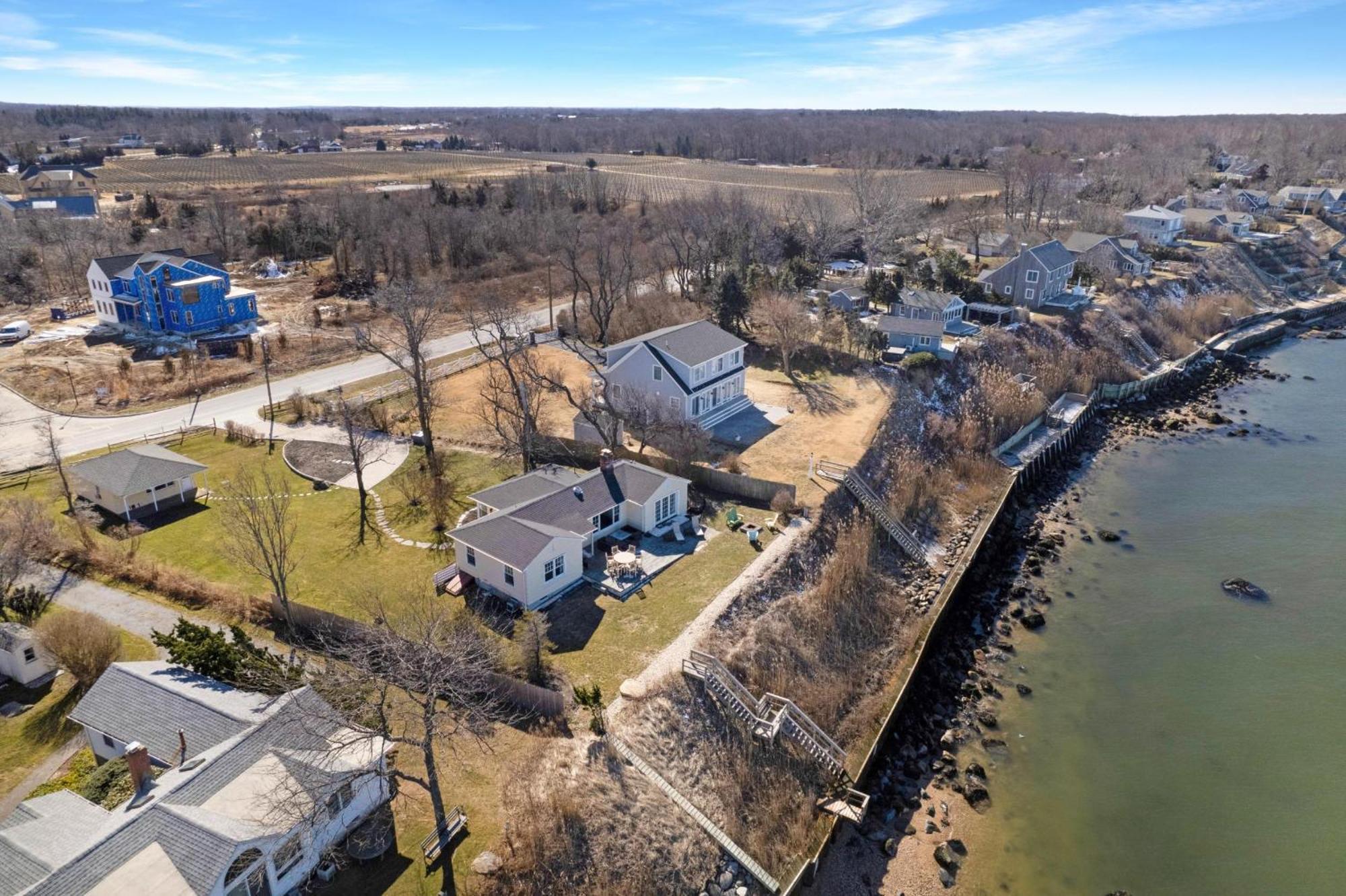 Sea Breeze Paradise: Beachfront & Panoramic Views Villa Southold Exterior photo