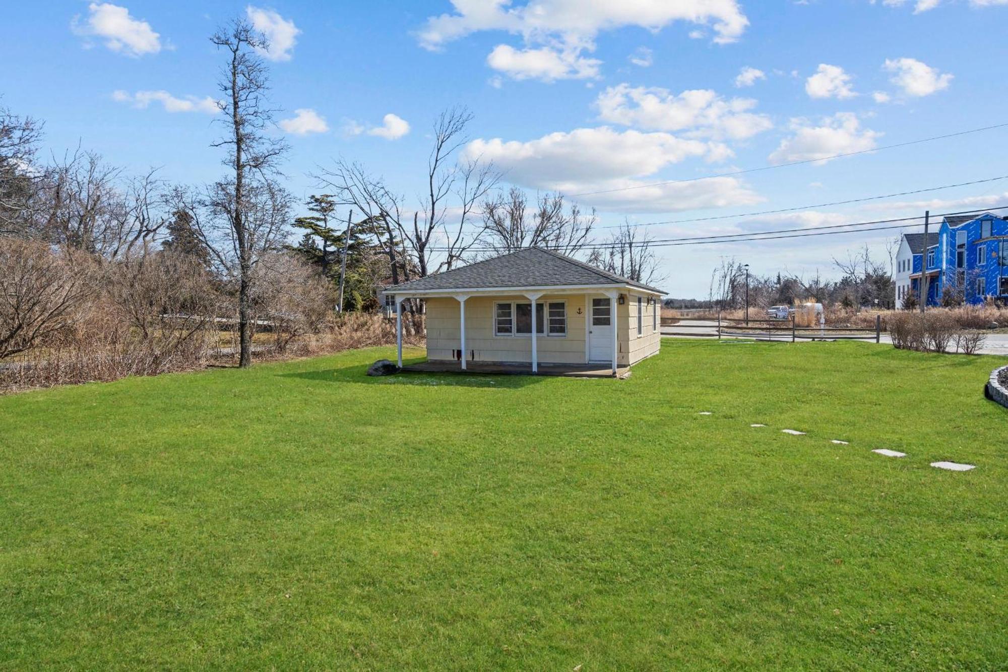 Sea Breeze Paradise: Beachfront & Panoramic Views Villa Southold Exterior photo